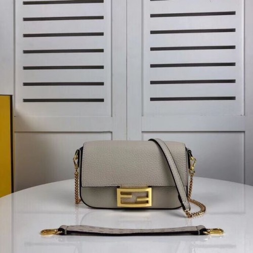 Kožená kabelka Fendi BAGUETTE F2467 béžová