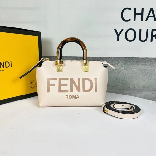 Fendi By The Way Mini malá kožená kabelka Boston 8BS067A krémová
