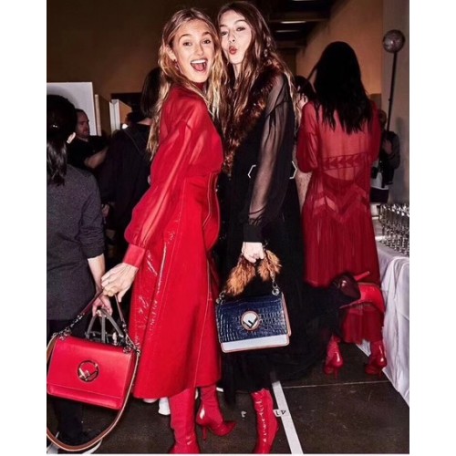 Kožená kabelka Fendi KAN I z telecí kůže FD2670 červená