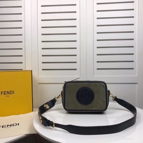 Semišová taška Fendi MINI CAMERA CASE 8BS019A zelená