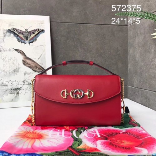 Malá kožená kabelka přes rameno GUCCI Zumi 572375 červená