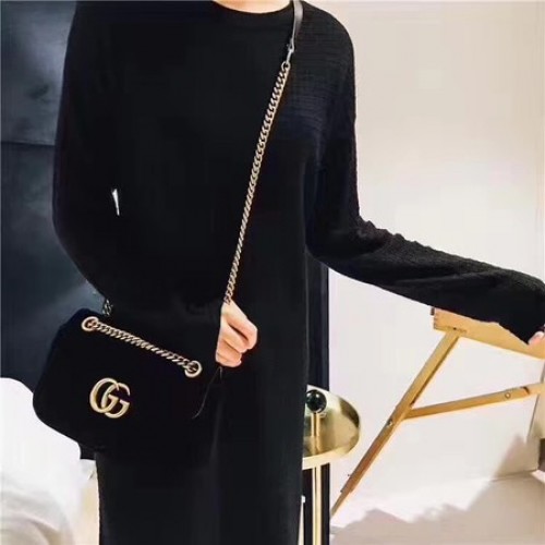 Gucci 443497 GG Marmont Chevron Velvet ramenní taška černá