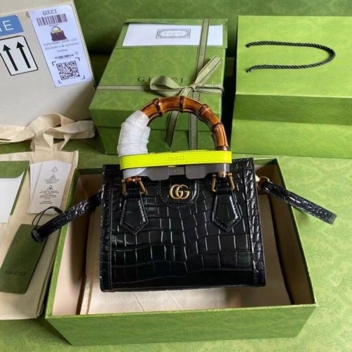 Mini kabelka Gucci Diana z krokodýlí kůže 655661 černá