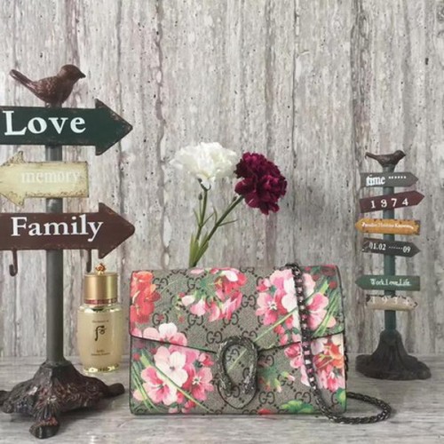 Plátěná kabelka přes rameno Gucci Dionysus GG Supreme 409340 červená