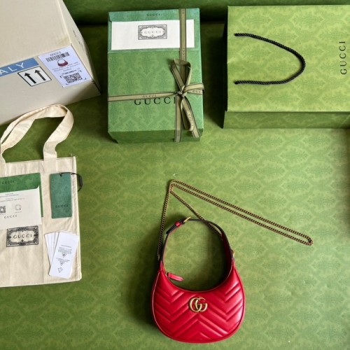 Gucci GG Marmont mini kabelka ve tvaru půlměsíce 699514 červená