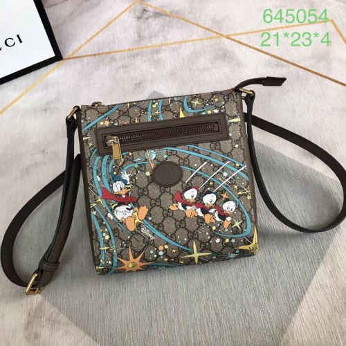 Plátěná kabelka přes rameno Gucci GG Supreme 645054 hnědá