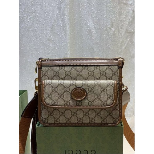 Hnědá kabelka Gucci přes rameno s přepletením G 674164