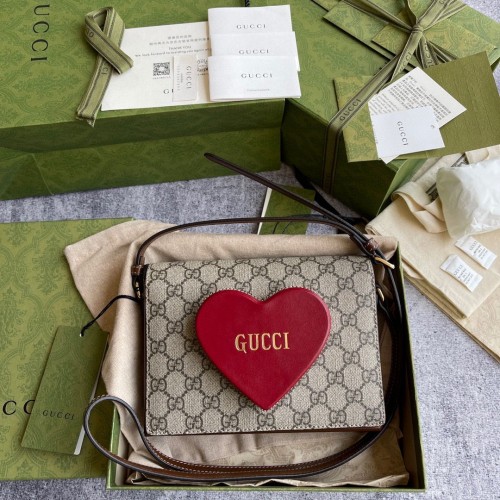 Gucci originální kožená kabelka se srdíčkem 637048 červená