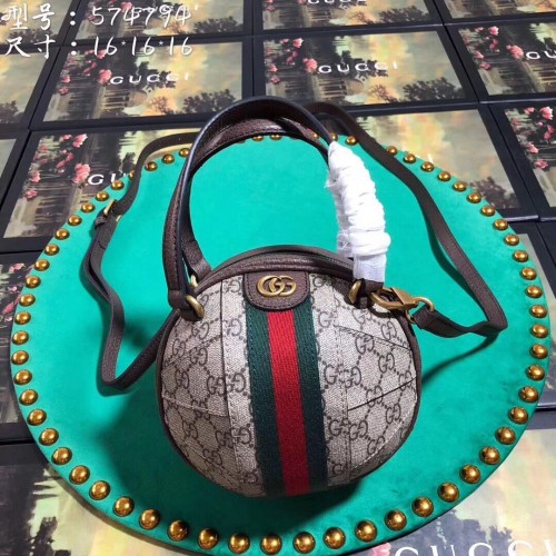 Malá kabelka Gucci Queen Margaret GG s horním uchem 574749
