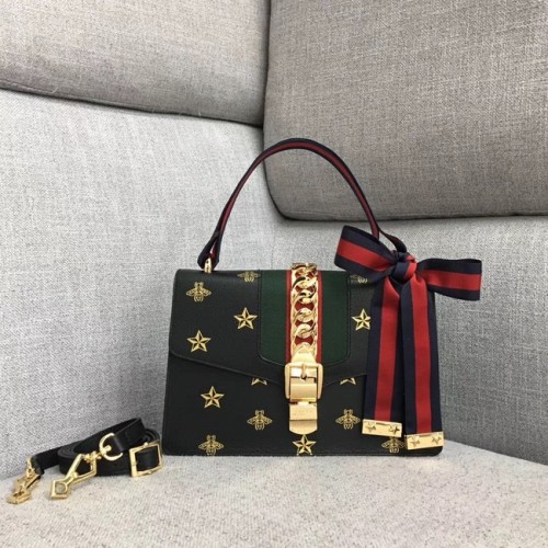 Malá kabelka přes rameno Gucci Sylvie A421882 černá
