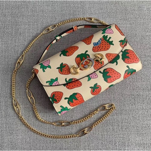 Taška s potiskem Gucci Zumi Strawberry 572375