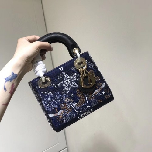 LADY DIOR vyšívaná hovězí kůže AD0168-3