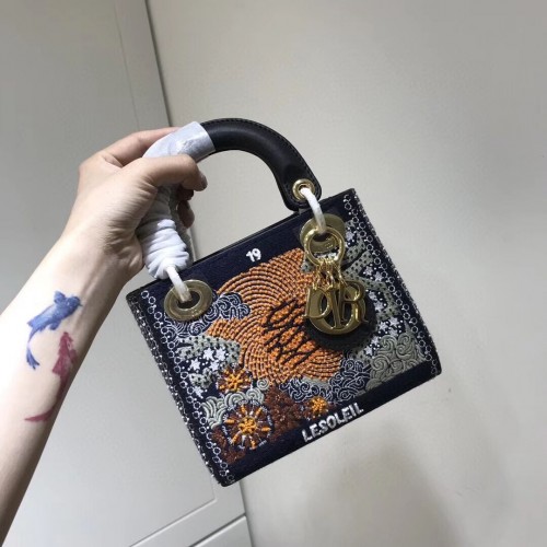 LADY DIOR vyšívaná hovězí kůže AD0168-4