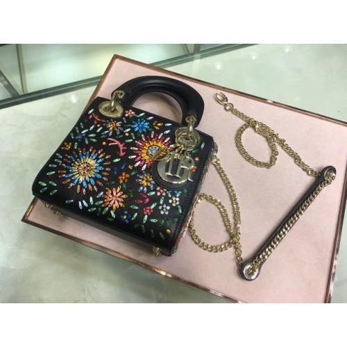 LADY DIOR vyšívaná hovězí kůže M05055