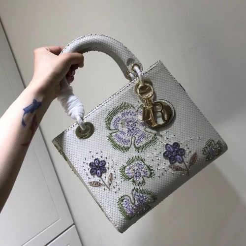 LADY DIOR vyšívaná hovězí kůže M0565-10
