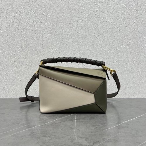 Malá kožená taška Loewe Puzzle Bag A6125 šedá