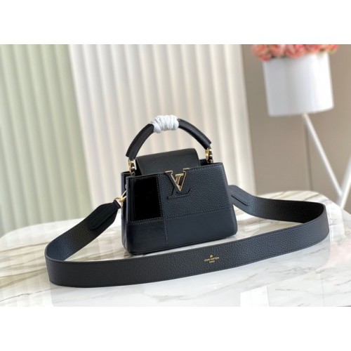 Kabelka Louis Vuitton CAPUCINES M59268 černá