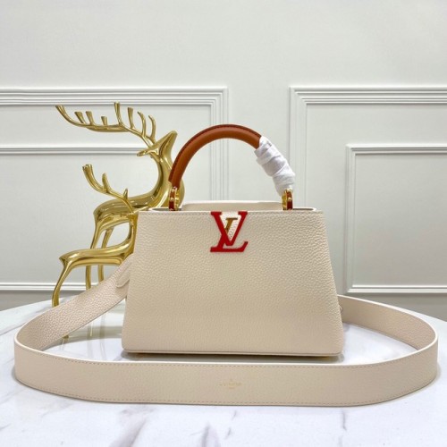 Louis Vuitton CAPUCINES MM M58608 Béžová