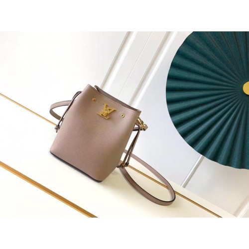 Kabelka Louis Vuitton NANO LOCKME BUCKET M68709 krémová