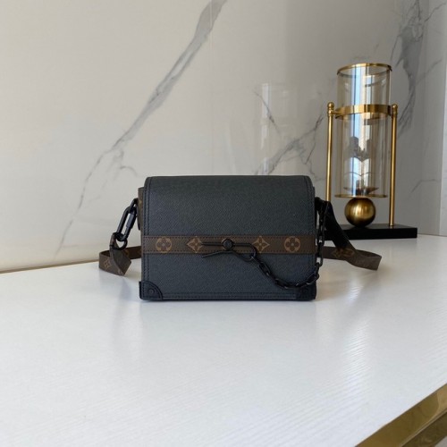 Originální kožená chlapecká kabelka Louis Vuitton M30718 černá