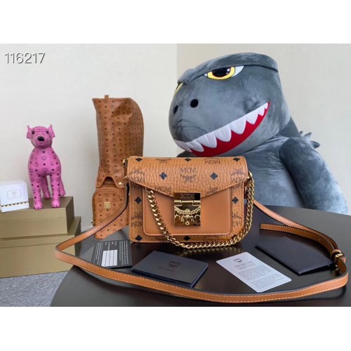 Kabelka přes rameno MCM z telecí kůže 96857 velbloudí