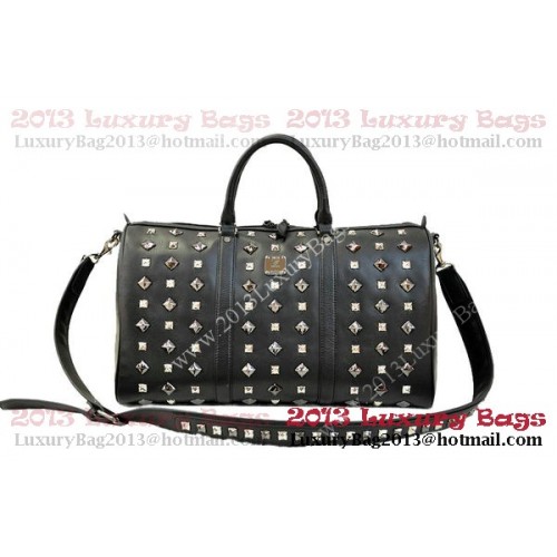 Víkendová taška MCM Stark střední velikosti Boston z černé telecí kůže