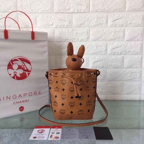 Taška přes rameno se stahovací šňůrkou MCM Visetos MC8802