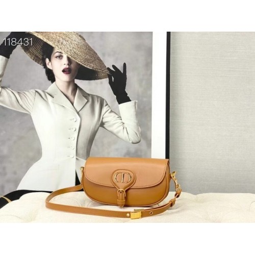 STŘEDNÍ DIOR BOBBY BAG Teplá taupe telecí kůže M9327 Camel