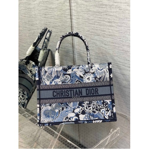 STŘEDNÍ TAŠKA DIOR BOOK TOTE Latte D-Constellation Embroidery M1296ZRUV-2