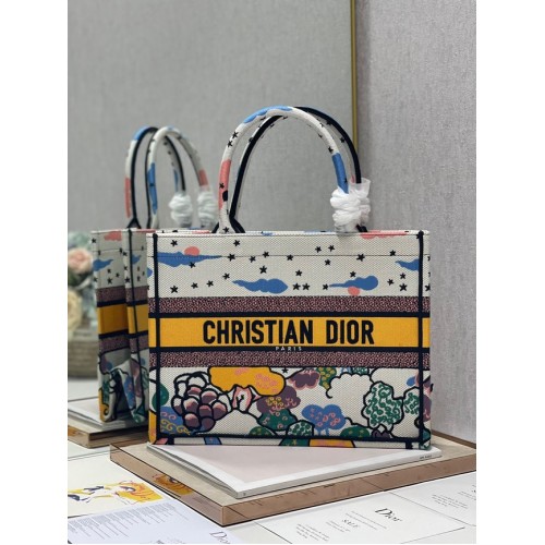 STŘEDNÍ TAŠKA DIOR BOOK TOTE Latte D-Constellation Embroidery M1296ZRUV-3