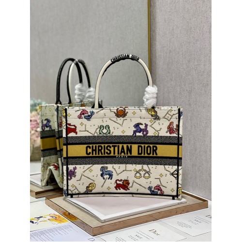 STŘEDNÍ DIOR BOOK TOTE Latte Multicolor Dior Pixel Zodiac Embroidery M1296ZRUV