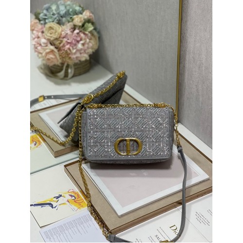 STŘEDNÍ DIOR CARO BAG Macrocannage Tweed Embroidery M9242 šedá