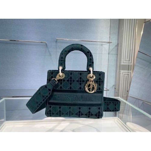 STŘEDNÍ DÁMSKÁ TAŠKA D-LITE Cannage Embroidered Velvet M0565OW zelená