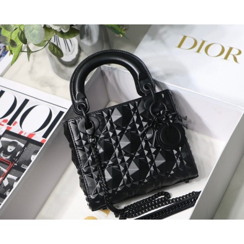 Střední dámská kabelka Dior Cannage Calfskin M0566OE černá