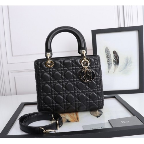 STŘEDNÍ DÁMSKÁ KABELKA DIOR Cannage Lambskin M0565E černá