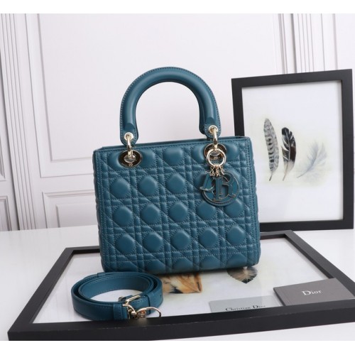 STŘEDNÍ DÁMSKÁ KABELKA DIOR Cannage Lambskin M0565E modrá