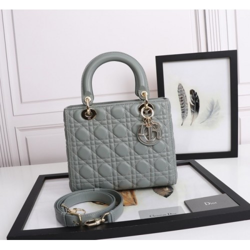 STŘEDNÍ DÁMSKÁ KABELKA DIOR Cannage Lambskin M0565E šedá