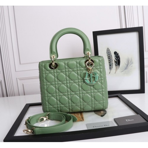 STŘEDNÍ DÁMSKÁ KABELKA DIOR Cannage Lambskin M0565E zelená