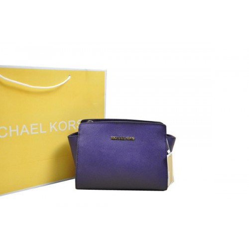 Kabelka Michael Kors Mini Selma přes rameno fialová
