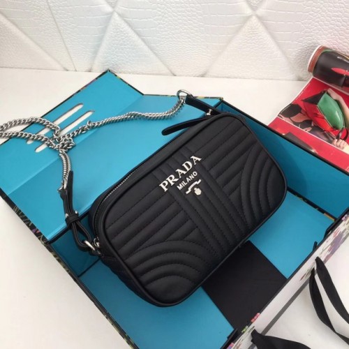 Prada kabelka z telecí kůže 183 černá