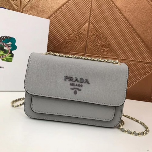 Prada kabelka přes rameno z telecí kůže 3011 šedá