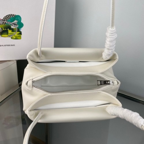 Kožená trojúhelníková kabelka Prada 1BA368 bílá