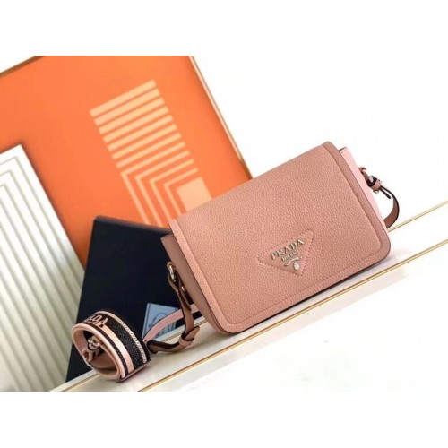 Kožená kabelka Prada s ramenním popruhem 1DB443 růžová