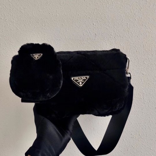 Prada kabelka přes rameno z norkových vlasů 1BC292M černá