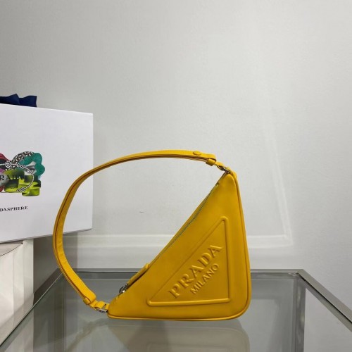 Prada Polstrovaná kabelka z nappa kůže 1BE003 žlutá