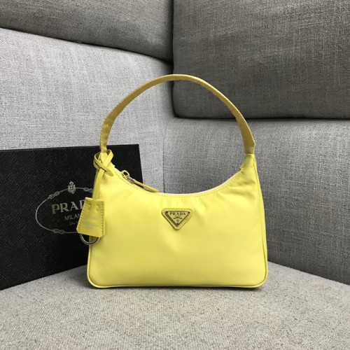 Prada Re-Edition 2000 nylonová mini kabelka 91515 žlutá