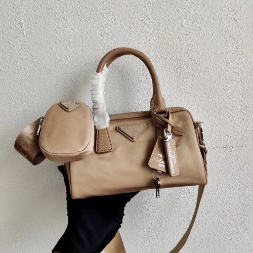 Kabelka Prada Re-Edition 2005 s horním uchem 1PR846 meruňková