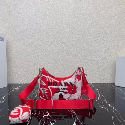 Prada Re-Edition 2006 vyšívaná kabelka přes rameno 1BH204 červená