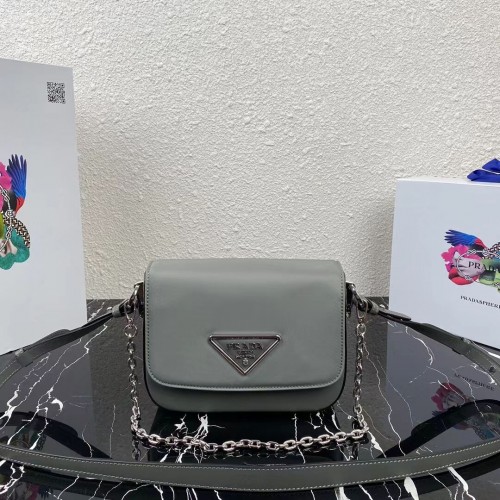 Prada Malá kabelka přes rameno z kartáčované kůže 1BA263 šedá