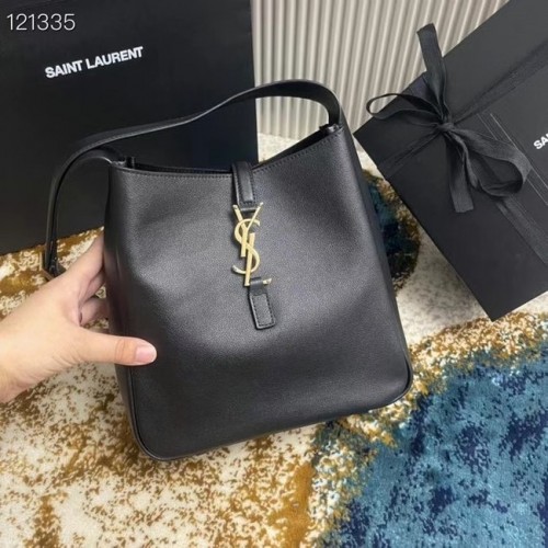 KOŽENÁ KAŠE SAINT LAURENT 713938 ČERNÁ
